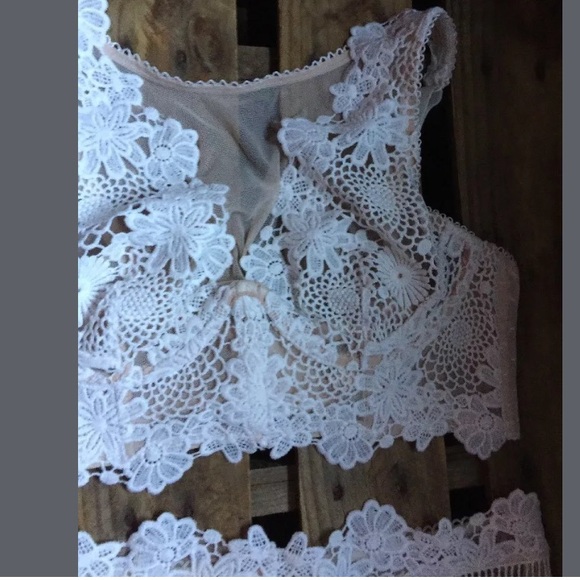 Victoria’s Secret floral sheer wanderlust bra set - Picture 5 of 8